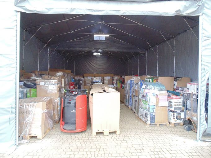 magazyn z paletami ze zwrotów konsumenckich